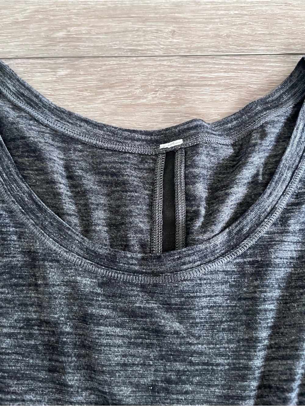 Lululemon Women's Long Sleeve Heathered Gray Top - Picture 4 of 7